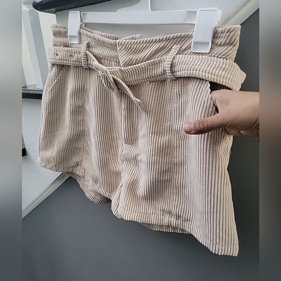 Altar’d State MP9214-2 Women's Sz L Cream High Rise Belted Corduroy Shorts $60 - Picture 3 of 6